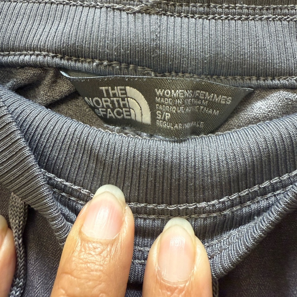 The North Face cropped joggers - Picture 3 of 4